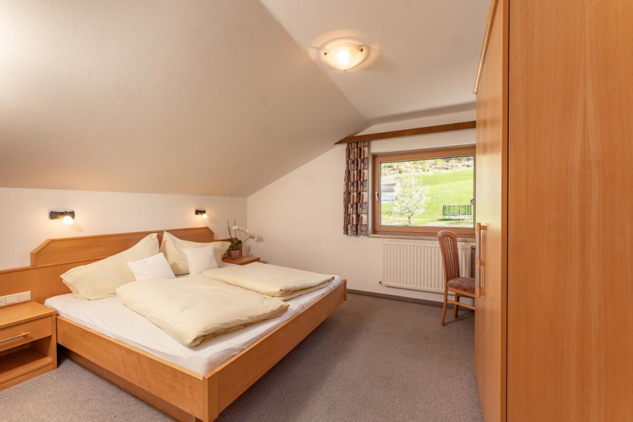 Gaestehaus Huber Fruehstueckspension ชลัดมิง ภายนอก รูปภาพ