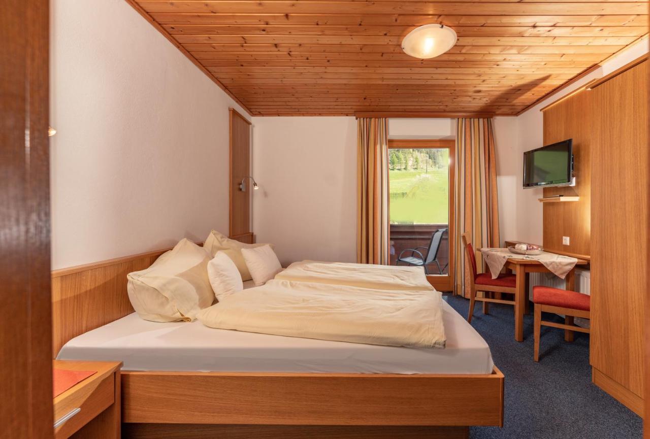 Gaestehaus Huber Fruehstueckspension ชลัดมิง ภายนอก รูปภาพ